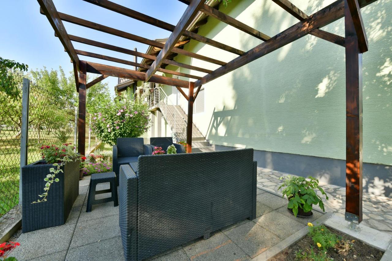 Guest House Jagoda Rakovica Exteriör bild